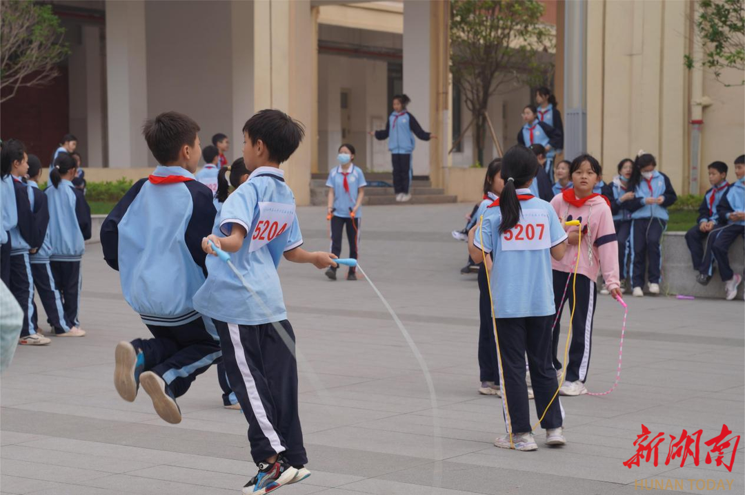 湖南师范大学附属春华学校举行跳绳比赛