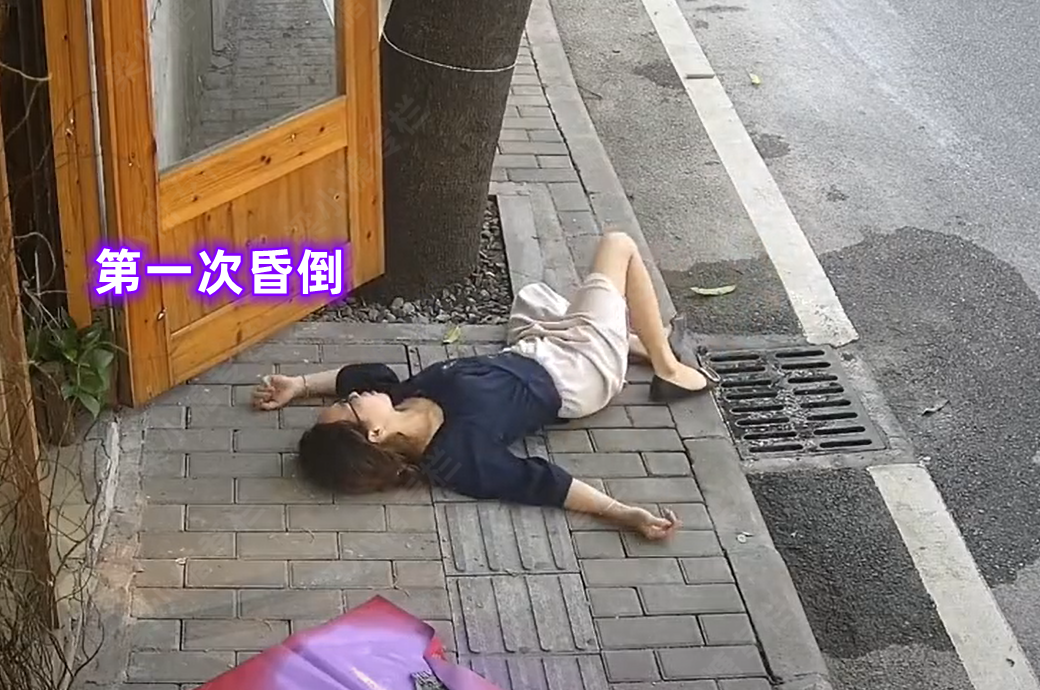 广东女子生病后坚持上班,在店门口晕倒2次仍不休息,看着好心酸