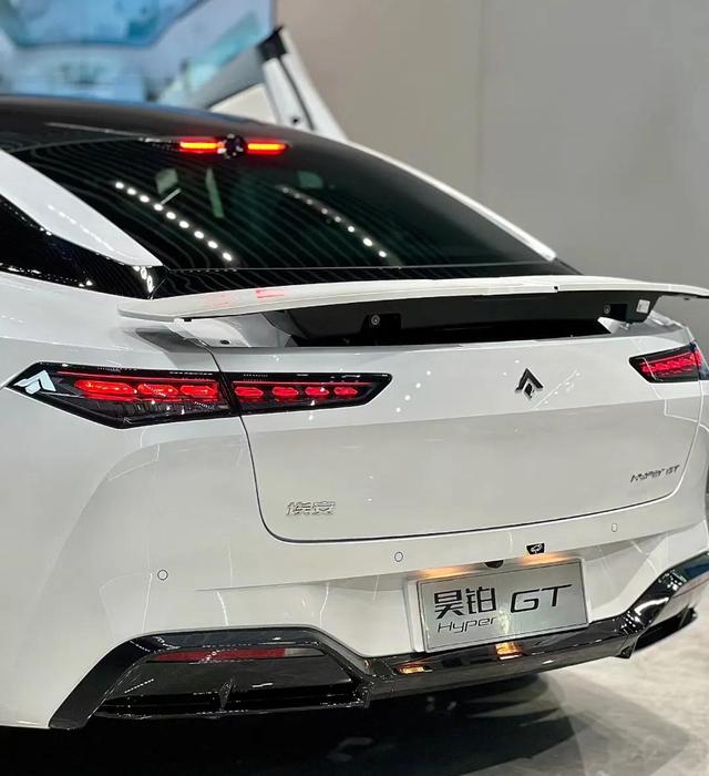 全新纯电后驱轿跑车昊铂gt上市,21.99万元起售,最快4.9秒破百