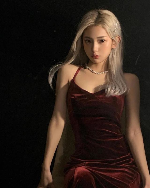 国产网红角色卡,魅惑眼神,精致五官,百变风格,吸粉超300万