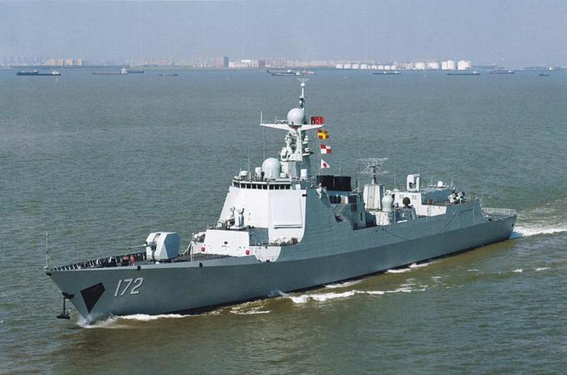 052d型导弹驱逐舰是中国人民解放军海军装备的一型导弹驱逐舰,是052c