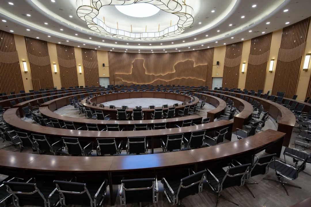 可容纳千人的大型会议室