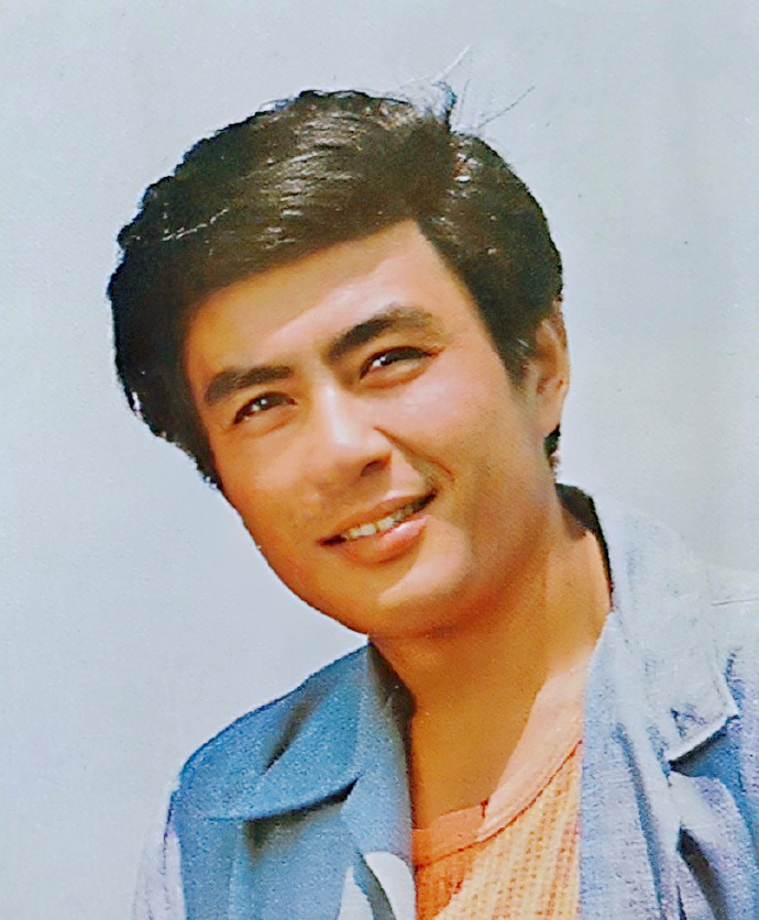 80年代演员梁同裕难得现身,与当年俊朗潇洒不同,如今已胖成大叔