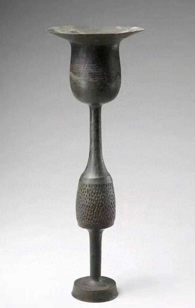 薄如蛋壳的"黑陶蛋壳杯"