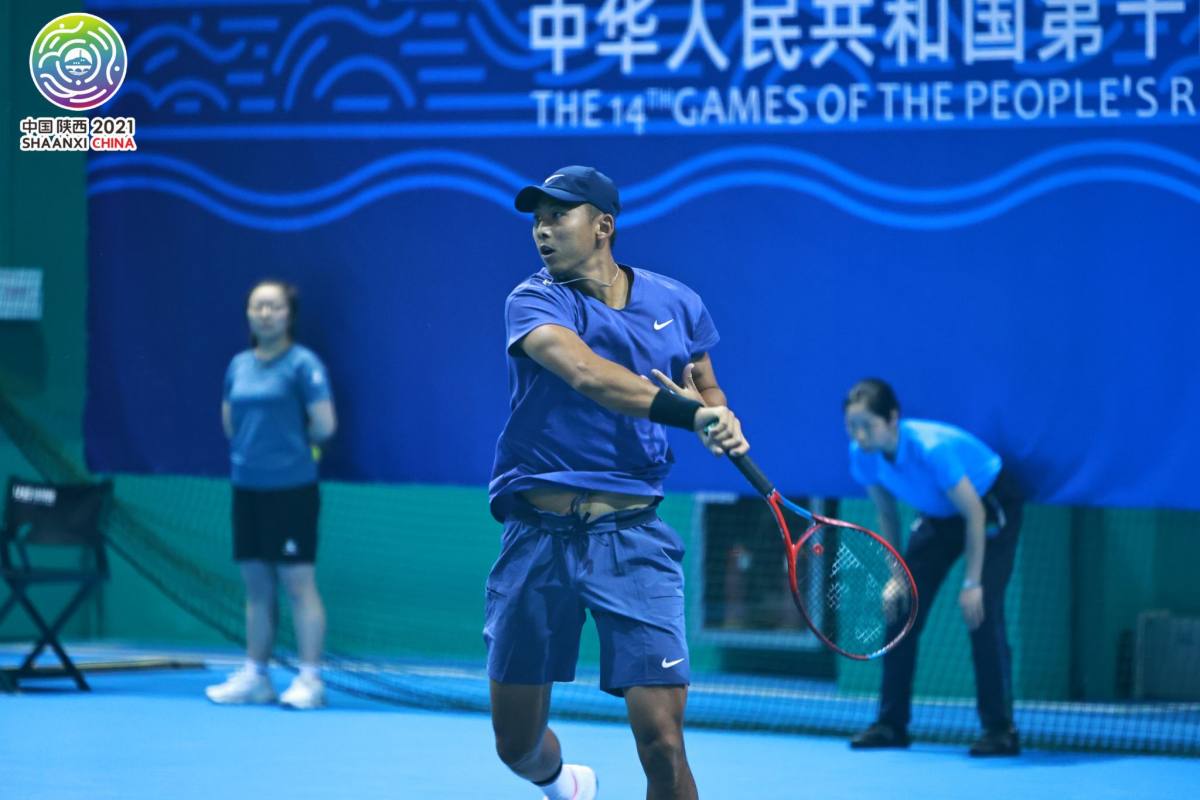 逆转战胜头号种子,"四届元老"张择挺进全运会网球男单决赛