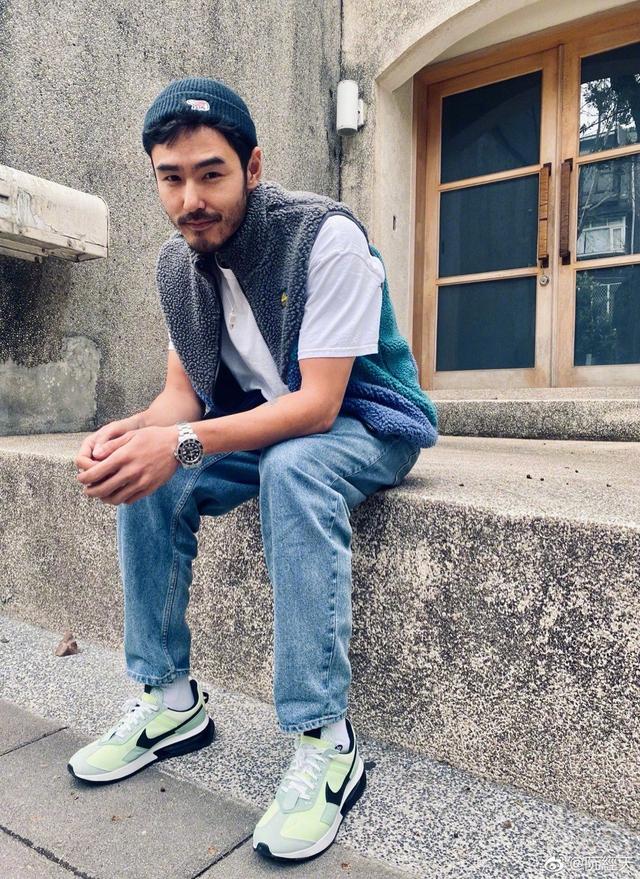 阮经天自曝近况 罕见络腮胡造型