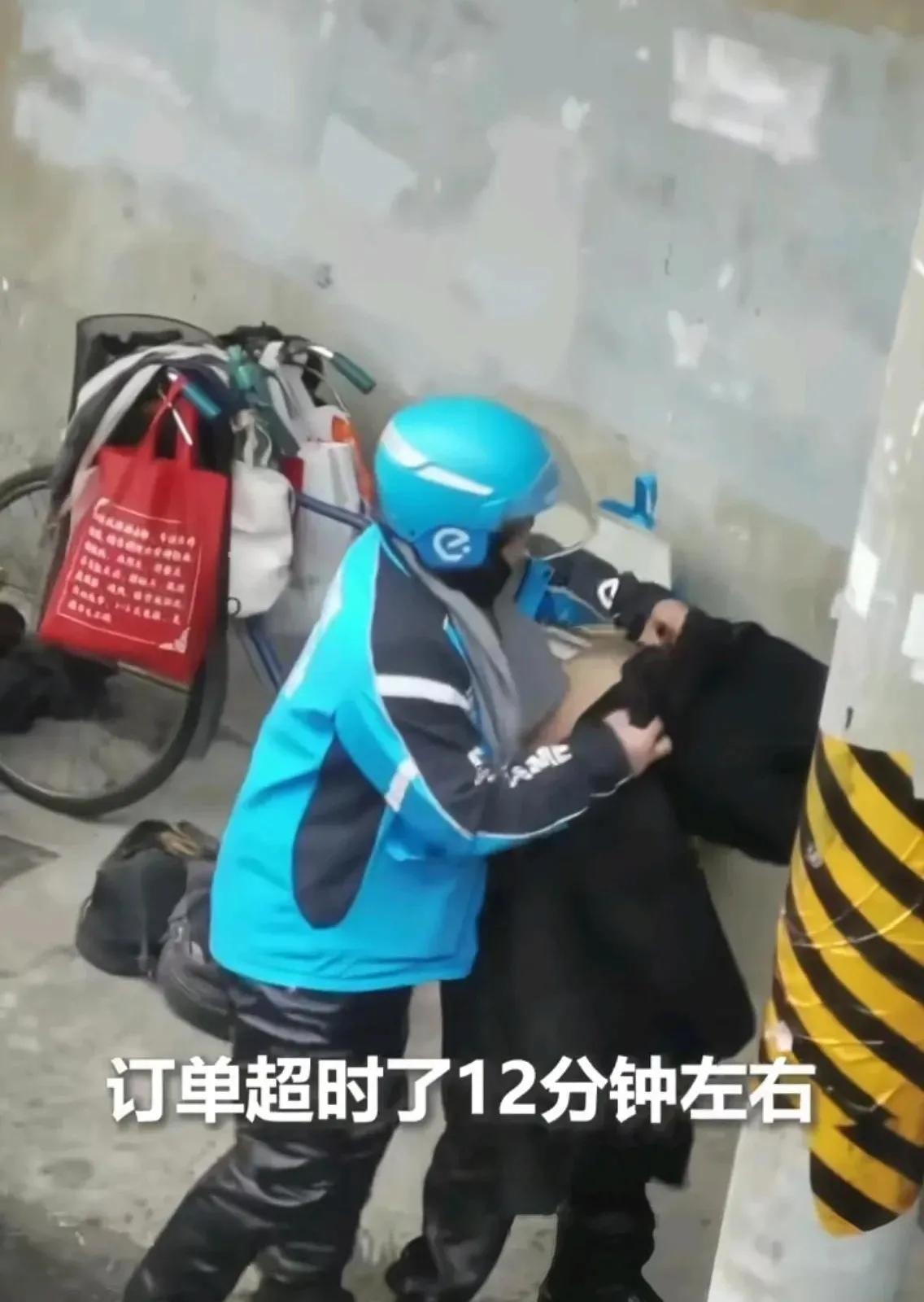 外卖小哥跳河救人订单超时客户打赏这事儿可比热搜有意义多了