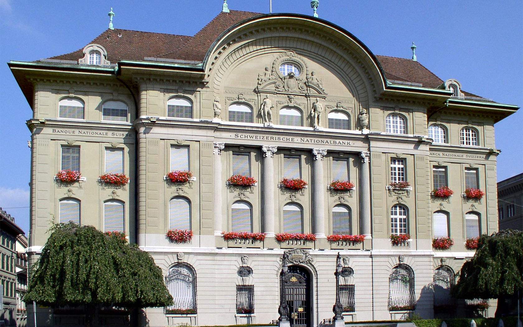 瑞士银行为何能被称为世界最安全银行?专家:也不看它金库建在哪