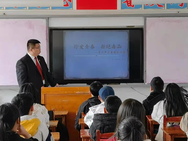 关爱明天普法先行!花溪高坡民族中学的这场主题班会很特别