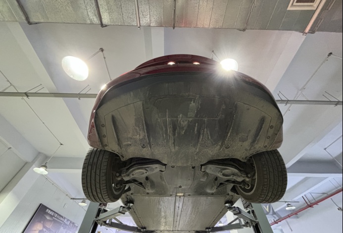 特斯拉新款model3底盘实拍详解