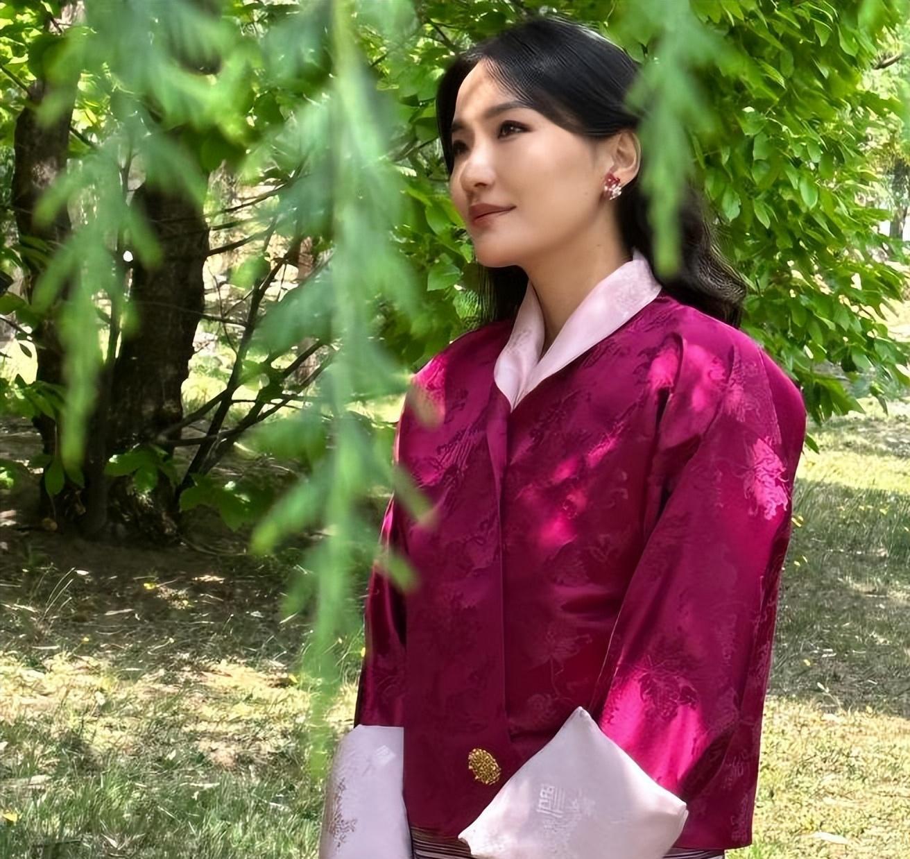 不丹嫡公主惊艳亮相,佩玛传承的美颜惊艳c位