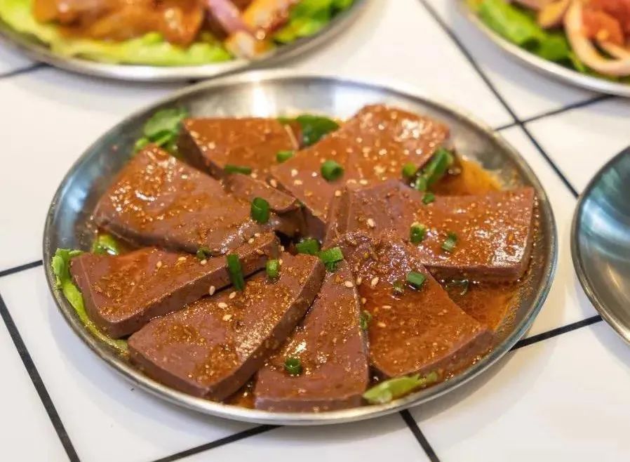 十分软嫩的鸭血,加上腌制到位,无论是口感还是味道,都好极了!