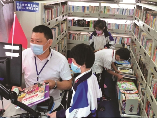 "流动书巴"是温州市图书馆一项重要的延伸拓展公益服务,也是温州全民