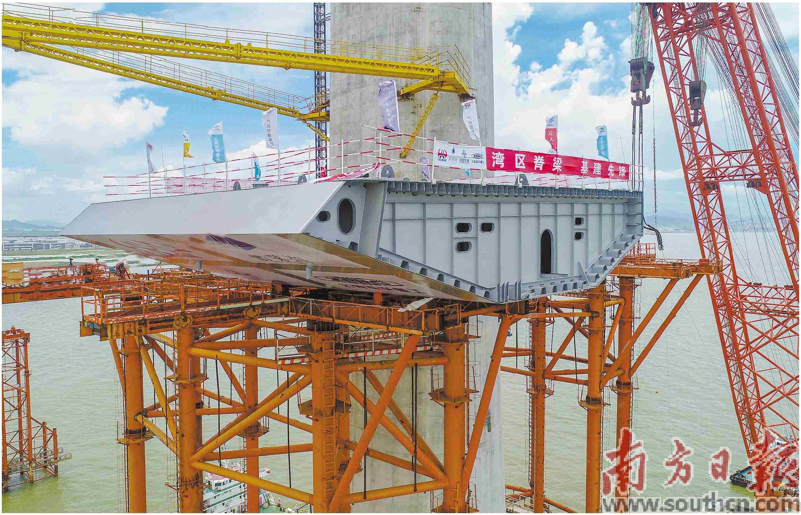 黄茅海跨海通道首榀钢箱梁架设成功