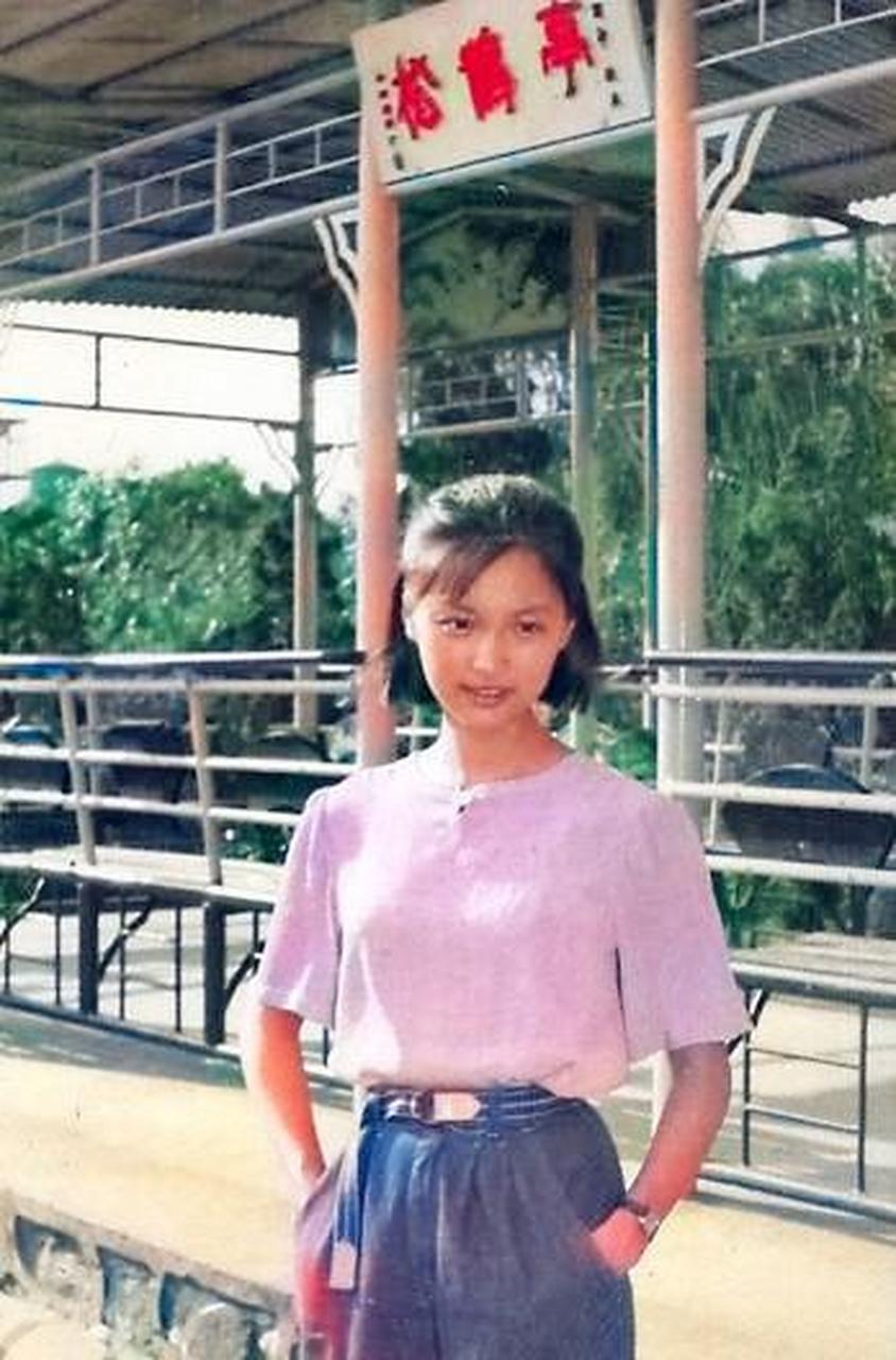 其实,早在1976年,上影厂的《征途》最初是让殷亭如饰演万莉莉一角,但