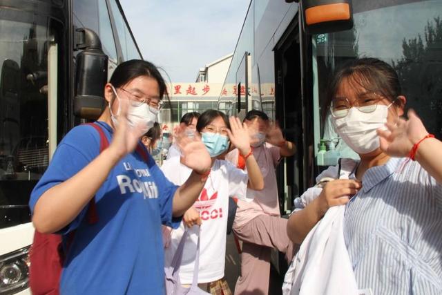 鵬北海 鳳朝陽,又攜書劍路茫茫——龍口第一中學東校