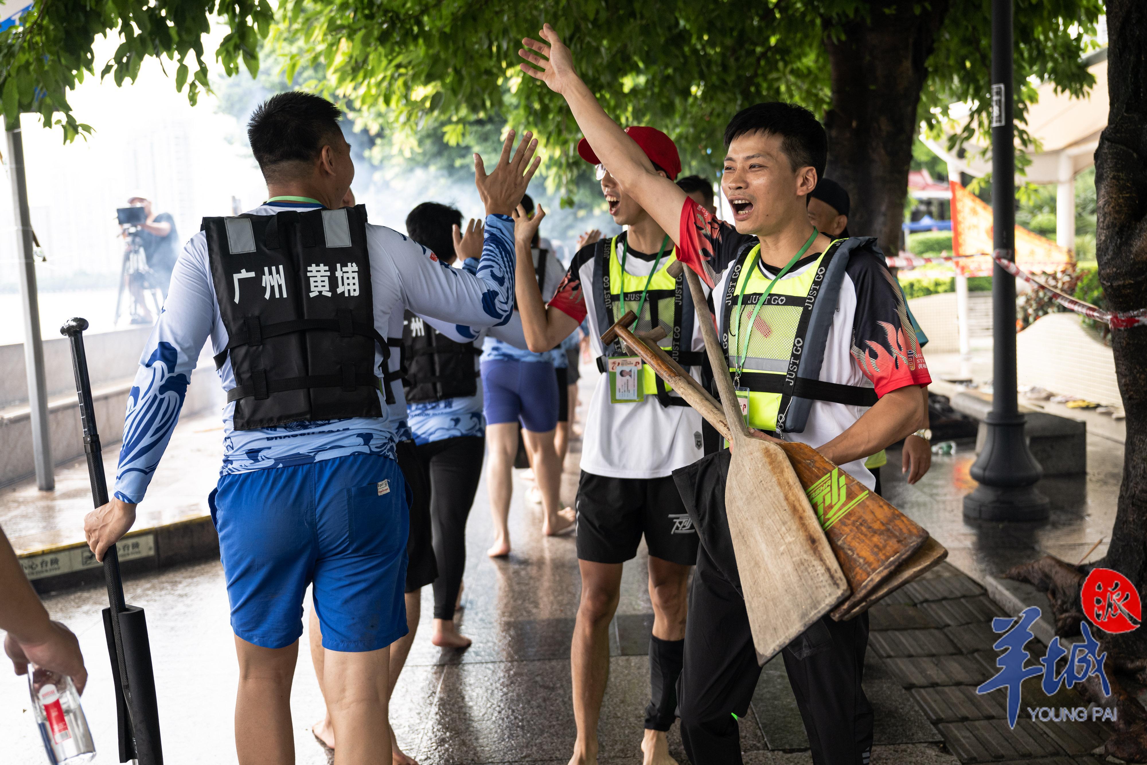 圖集|2023年廣州國際龍舟邀請賽——黃埔街道龍舟隊隊員蓄勢待發