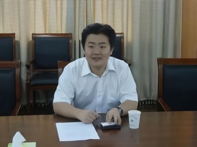 "80后"干部周密,现任和田地委副书记,年轻有为履历彪悍