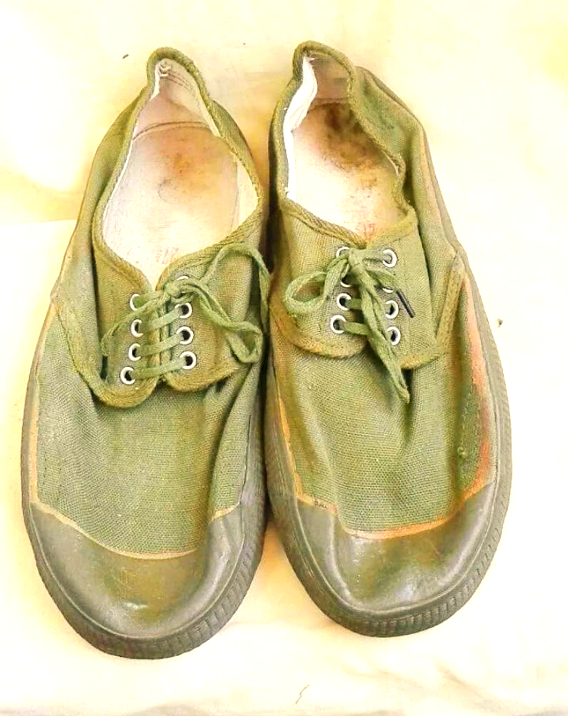 那个年代,一双解放鞋能穿很久,即使经过多次修补,依然能陪伴我们度过