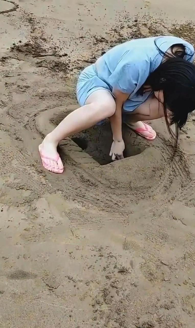 沙滩上的公共厕所#走进沙滩