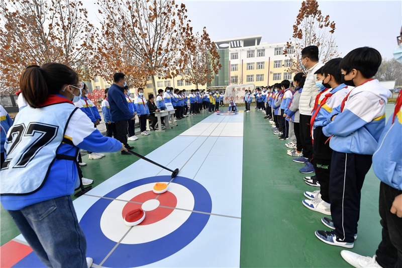 河北文安:冰雪运动进校园