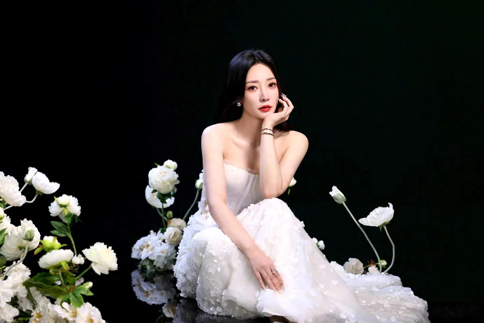 柳岩的图片分享