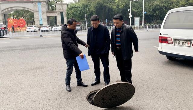 许中伟同志深入辖区督导生活污水毒情检测工作