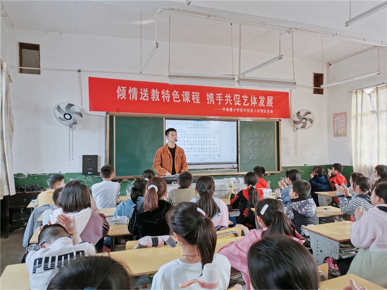 百千万"艺术童伴"|雁峰区中南路小学特色课程带给留守儿童一抹冬日