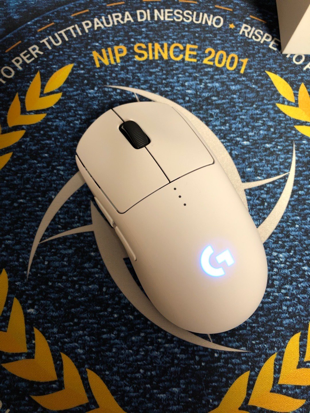 罗技 gpw 新款 g pro superlight 鼠标曝光:重量小于 63g