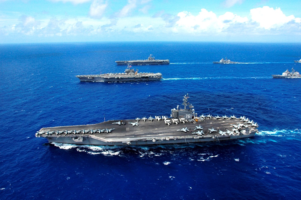 半个月内,美军两次在南海举行双航母演习