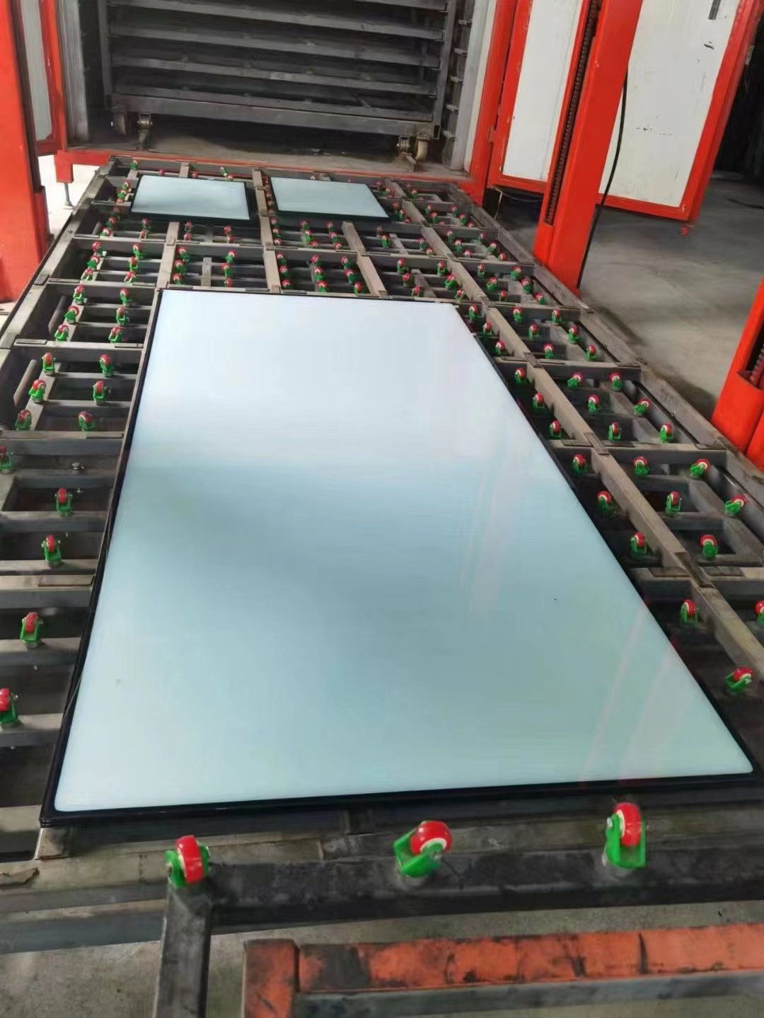 两小时防火玻璃是一种高效保护财产安全的玻璃产品.