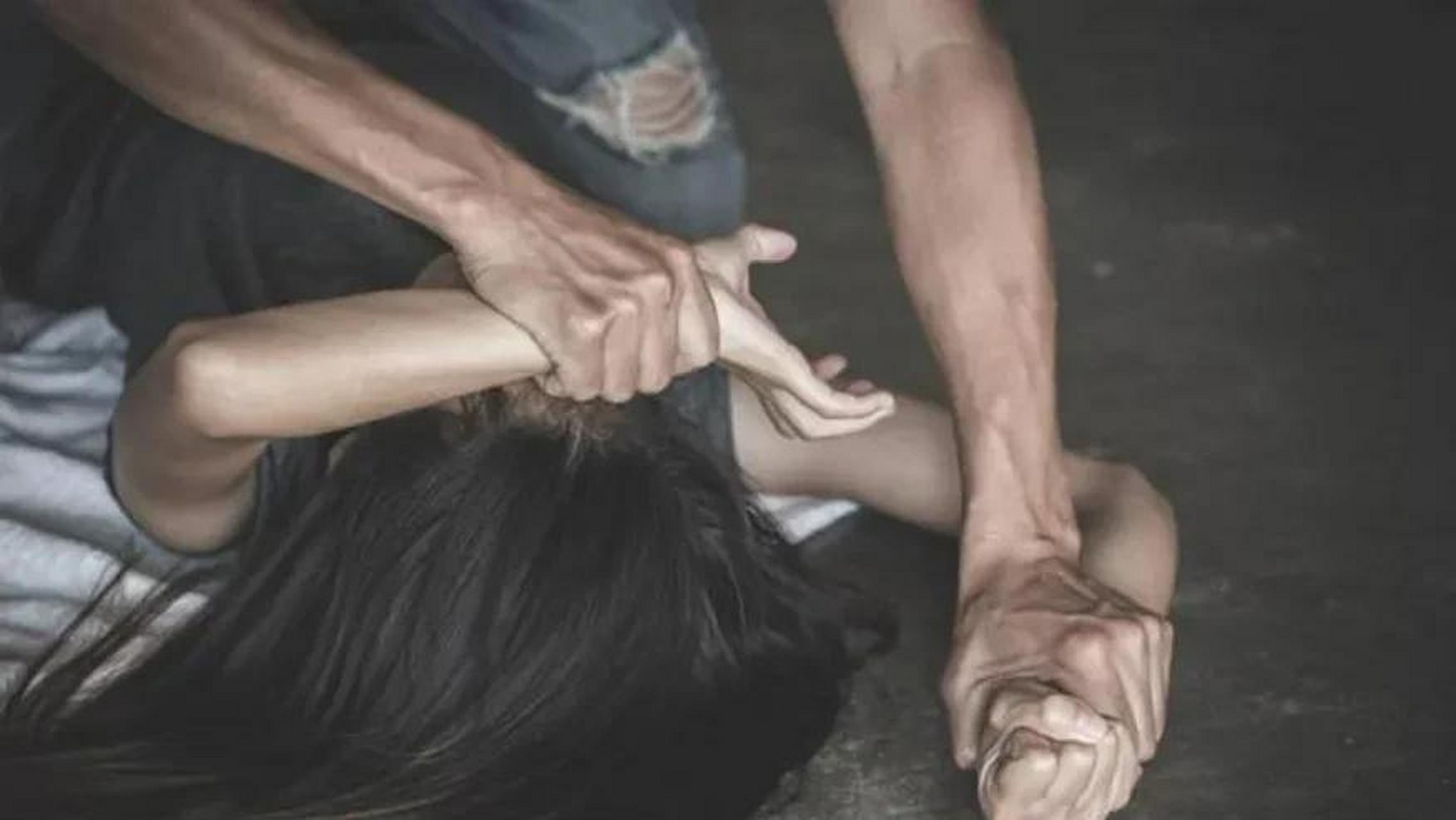 老板惨遭男子强奸,事后却不愿意报警,表示:我比他年龄大,是我占便宜呢