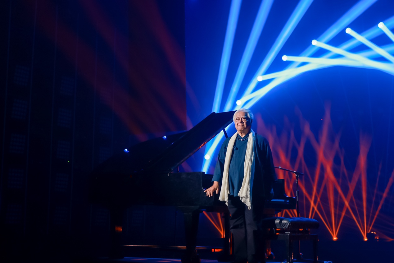 "台湾民谣之父"胡德夫:用音乐力量促进两岸民间交流