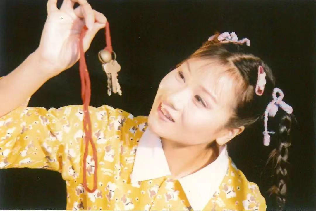 三十多年前,孙薇凭借一副金嗓子叩开常州市青年锡剧团大门,主攻花旦和