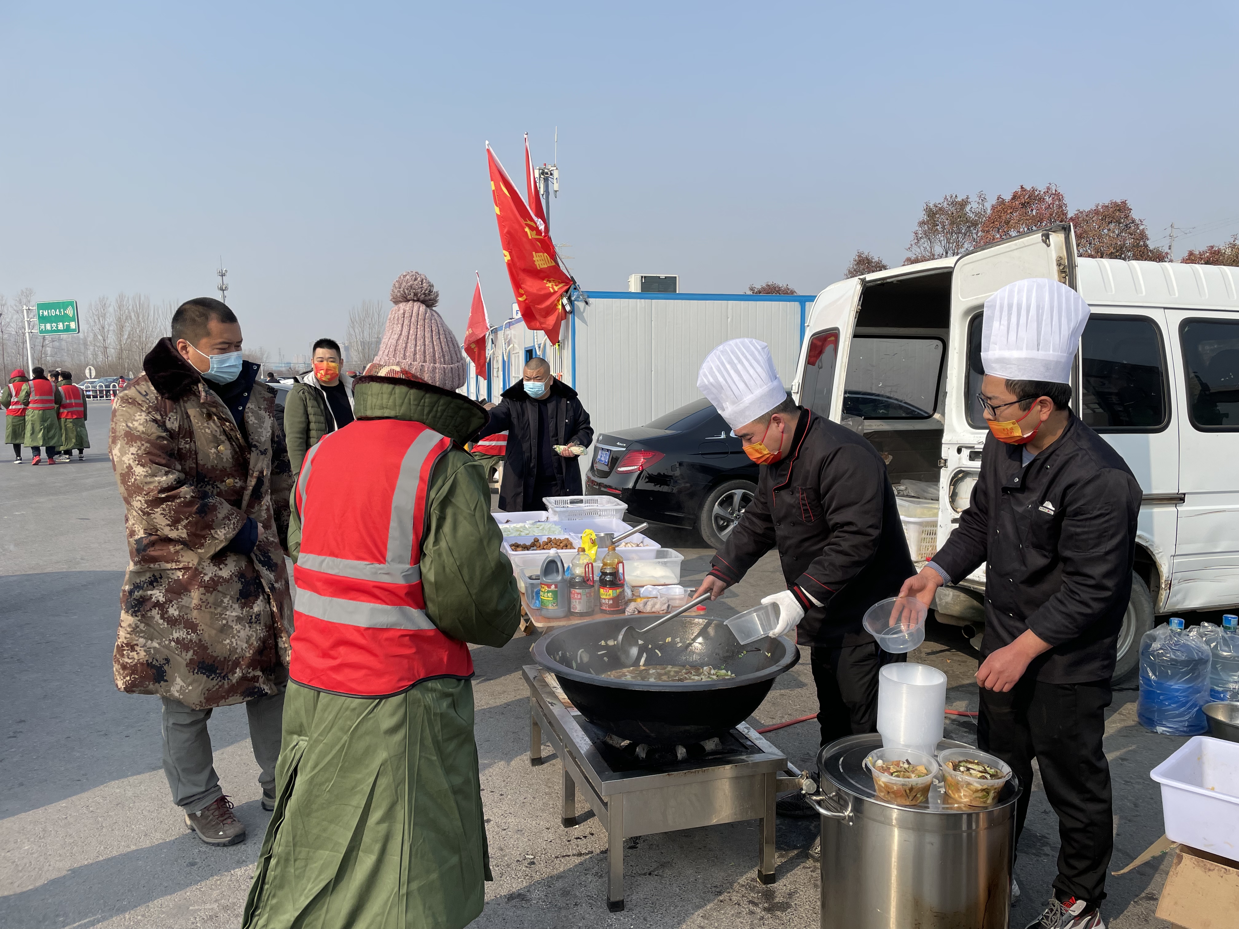 一口大锅,一碗饭,郑州航空港区阿辉大锅菜温暖郑州高速南站