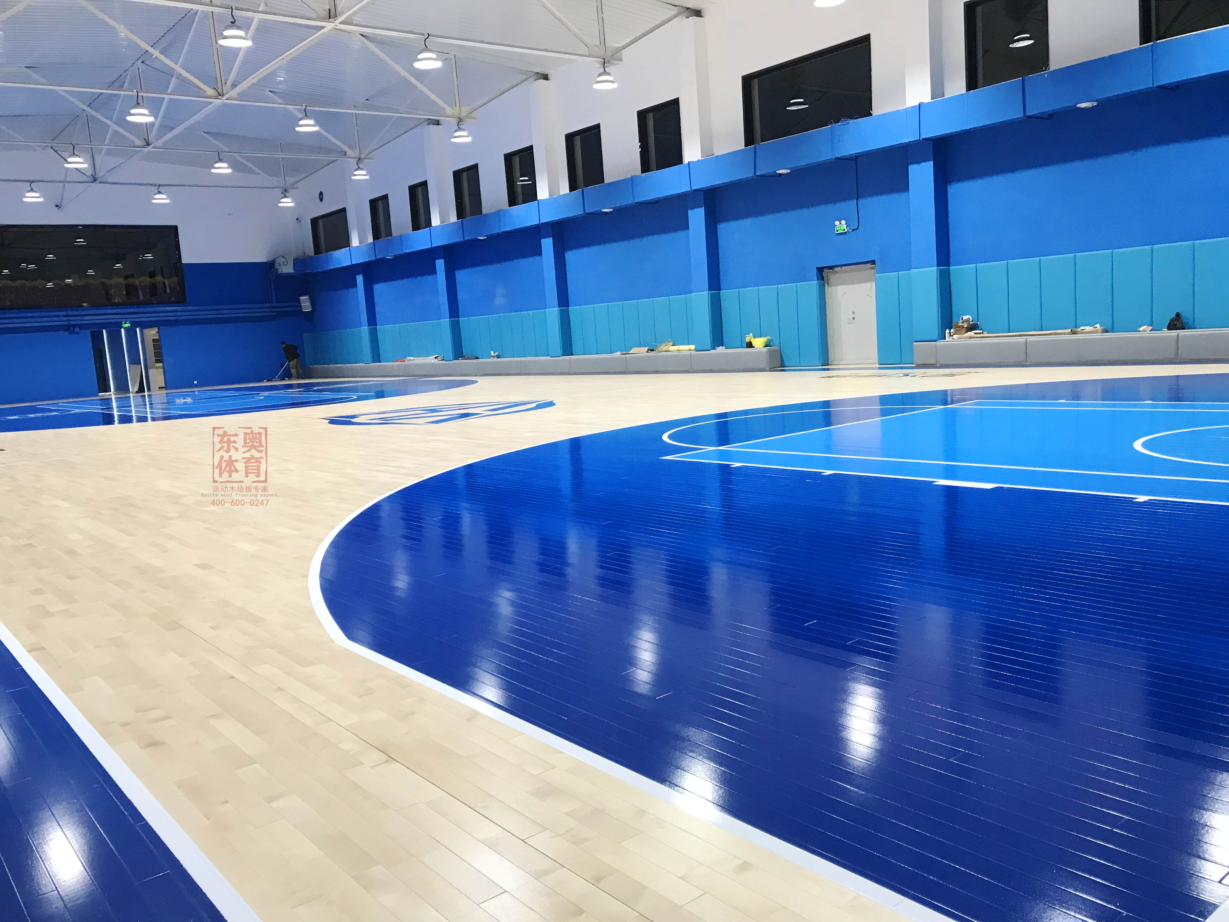 海洋色调体育馆运动木地板铺装效果