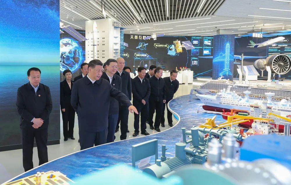 习近平在浦东新区张江科学城考察科技创新