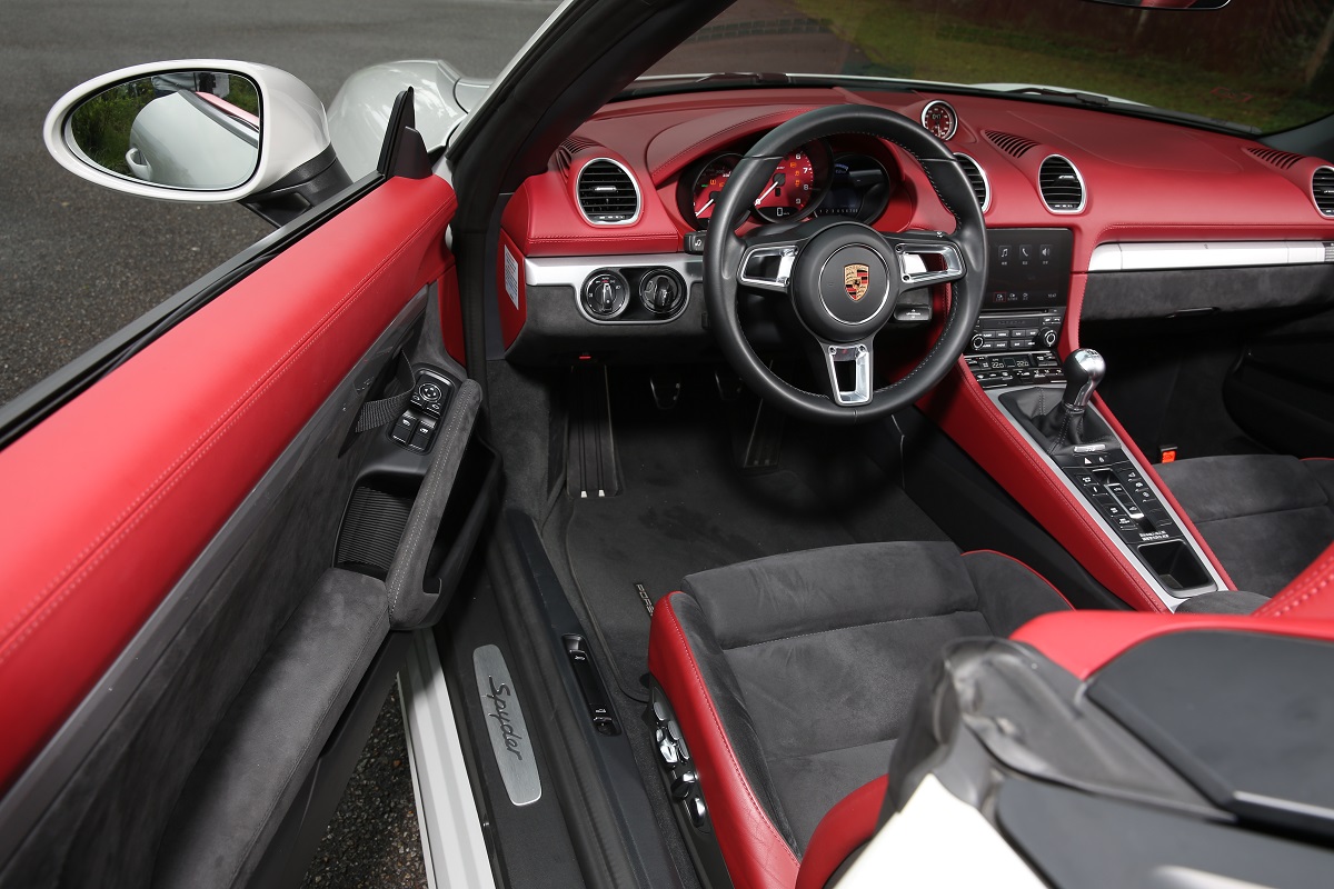 试驾点评新一代保时捷718 spyder感受如何了解一下