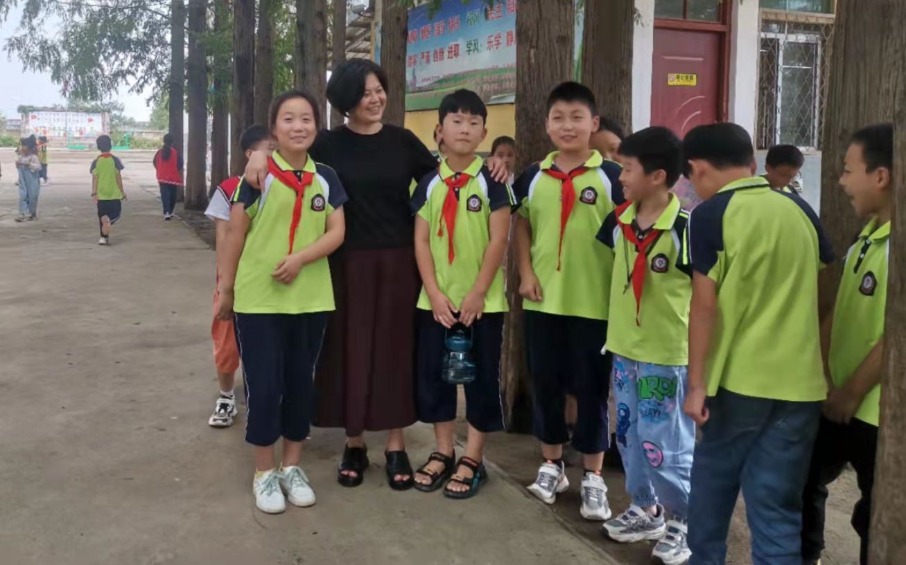 山东临沂"学霸村"开学 支教老师主动申请再留一年