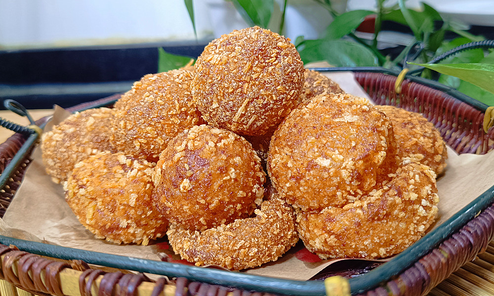 炸土豆球大家吃过没有?外酥里软,香甜软糯,出锅孩子抢着吃