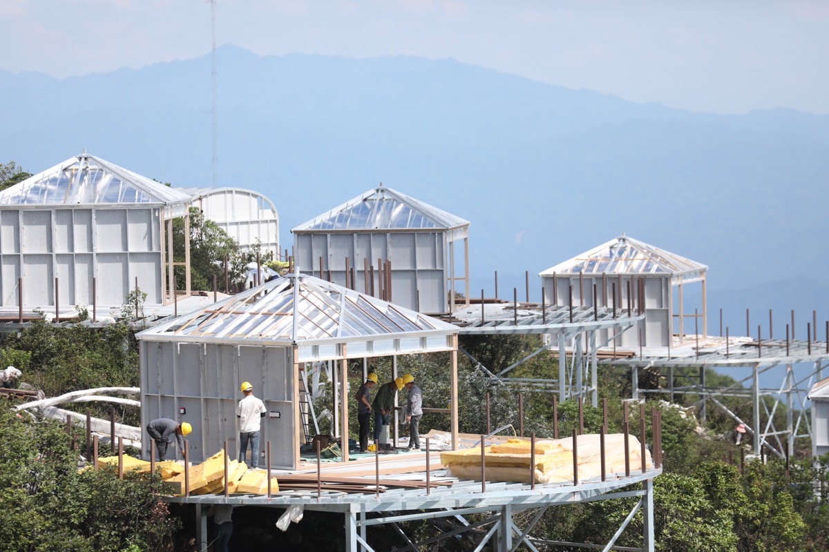 悬崖民宿建云端