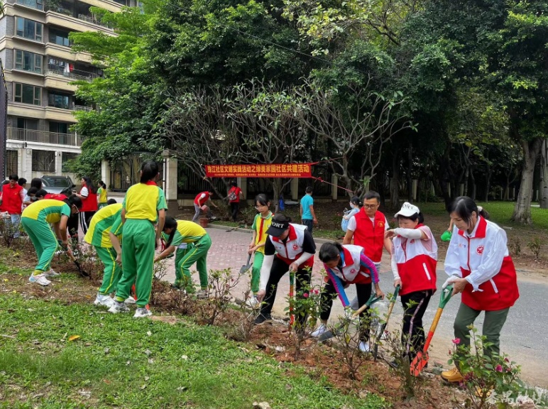 洛浦街:多方携手共建 珊瑚湾畔小学门口绿意盎然