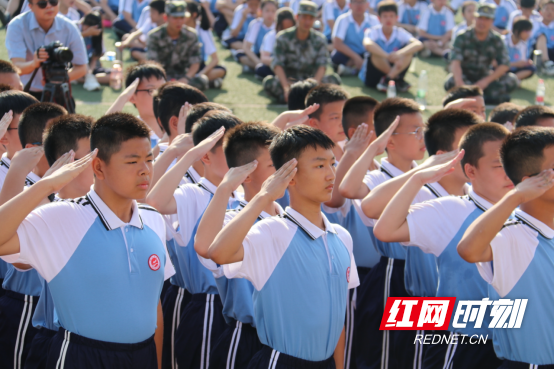 李达中学开展2022级新生军训会操评比活动