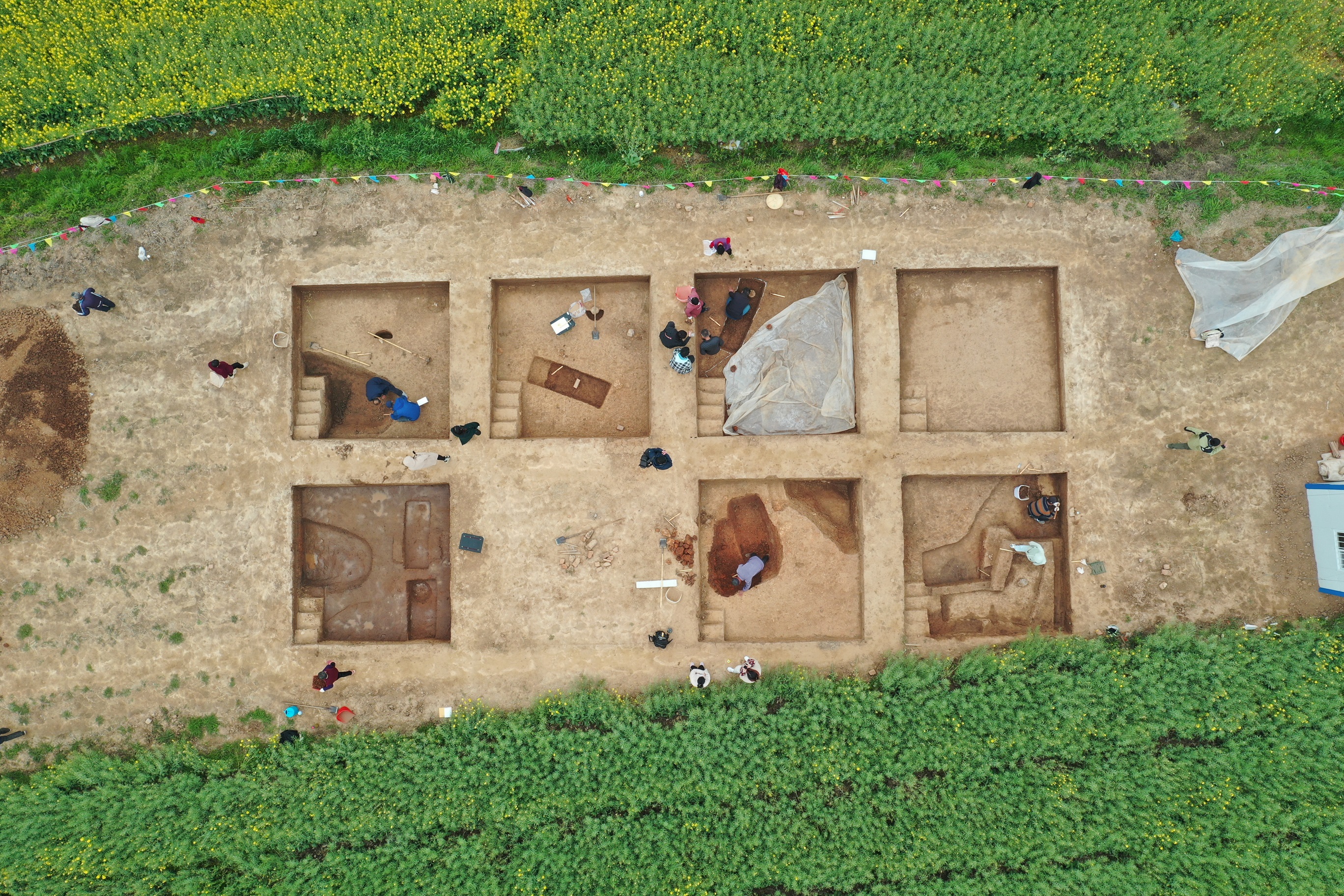 大皖新闻记者走进磨盘山遗址考古基地 从遗物中还原"磨盘山人"的生活