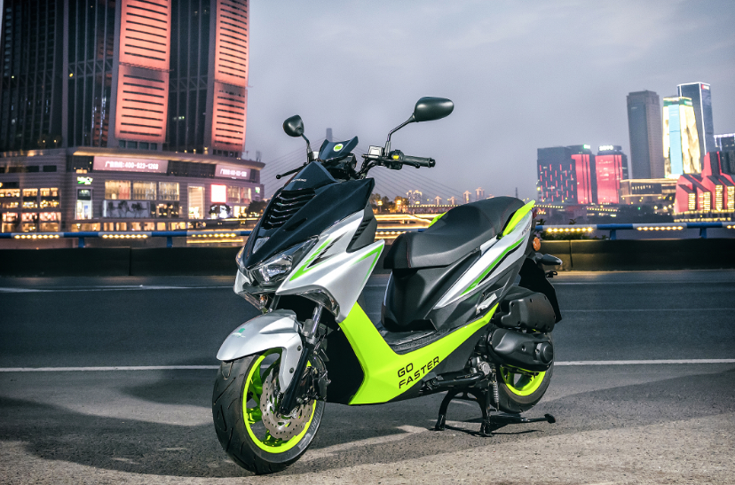 1.598万,金城青春版草蜢上市,150cc水冷发动机加abs