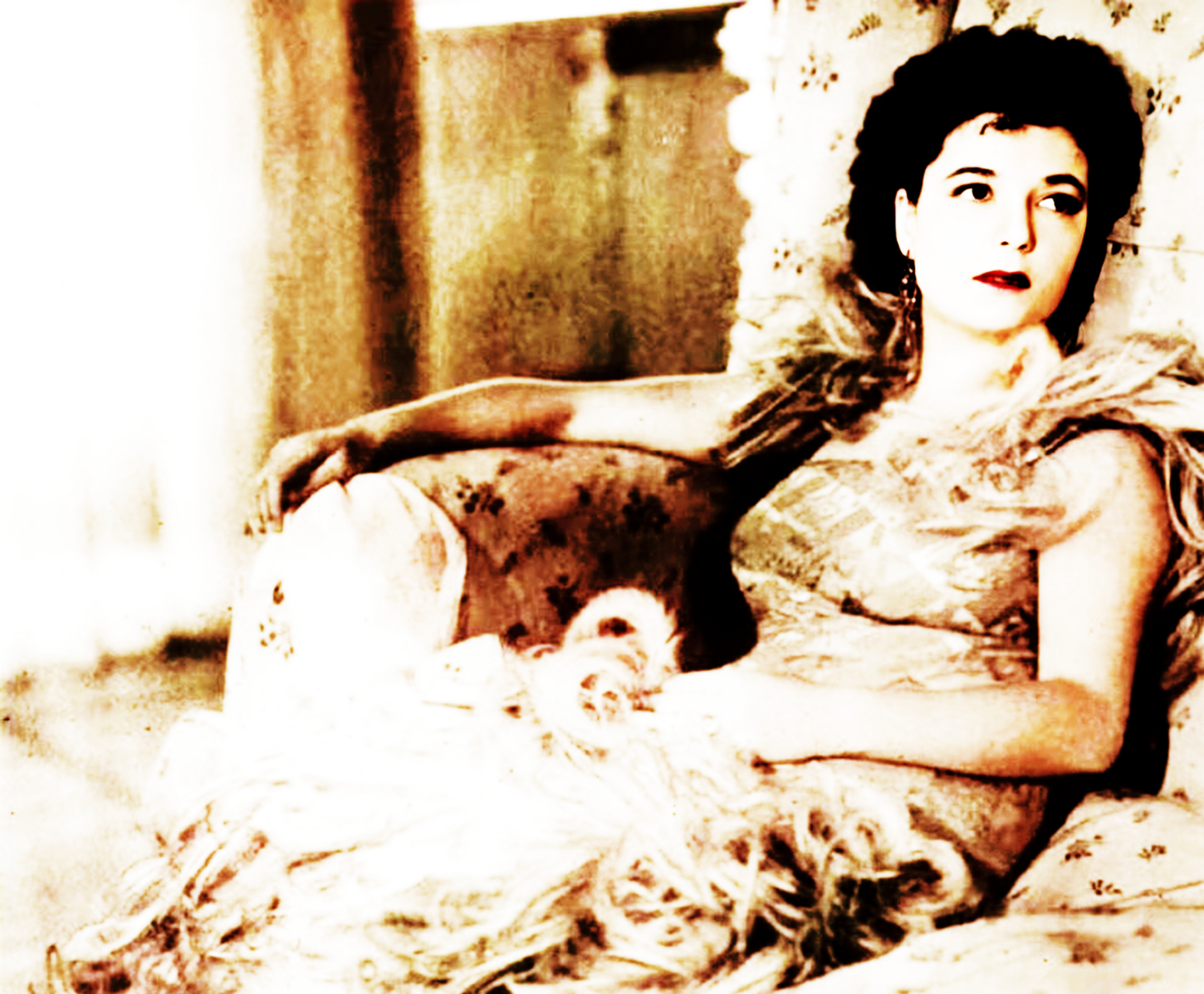 1945年,墨索里尼与情人克拉拉·贝塔西在米兰洛雷托广场合影.