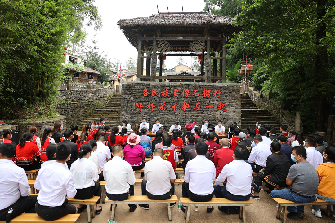 腾冲市举行"贯彻落实中央民族工作会议精神和重要回信精神"清水司莫拉