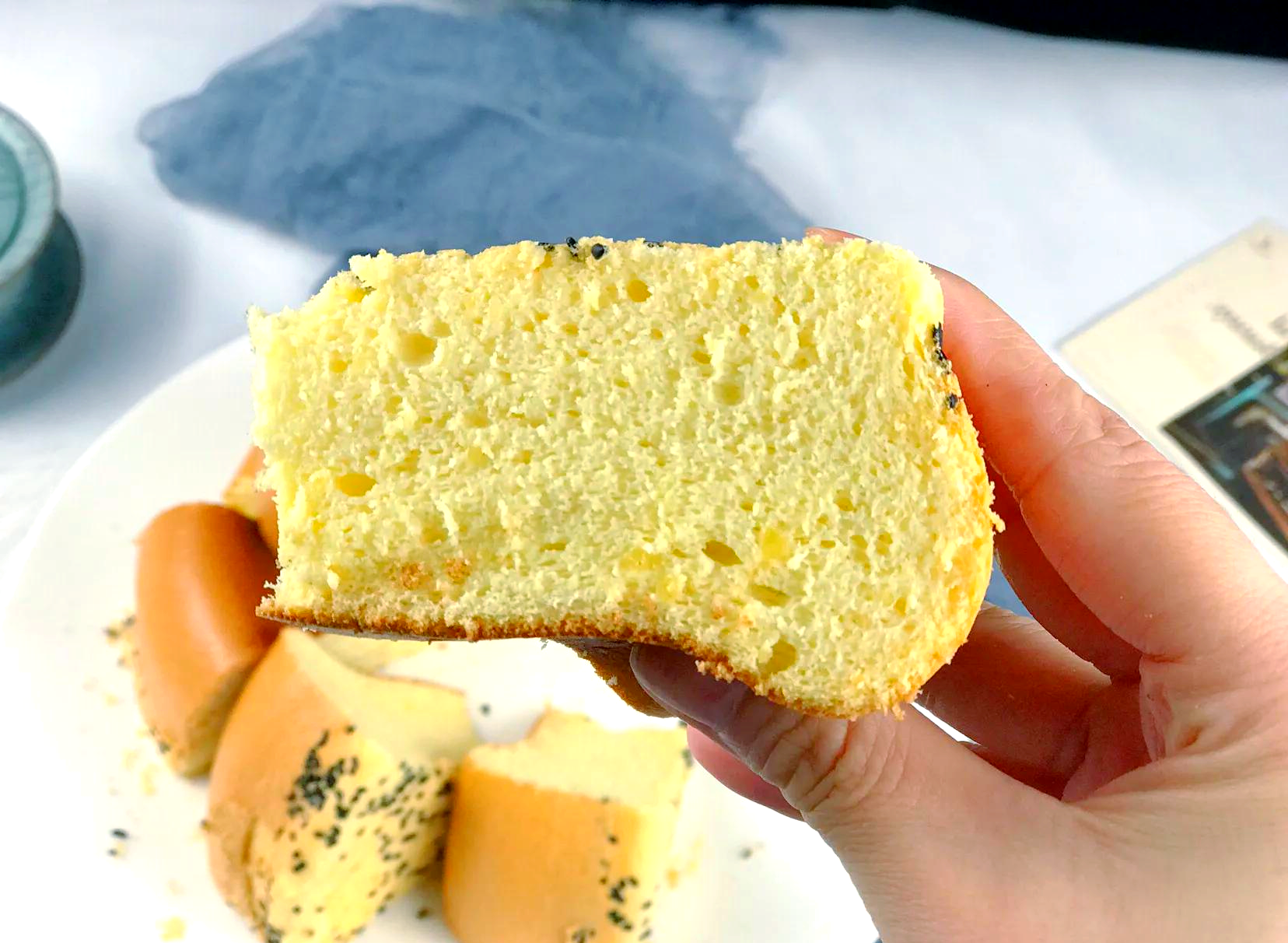 电饭煲戚风蛋糕的制作:湿润口感,不需烤箱