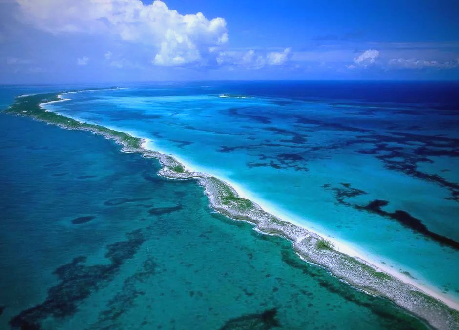 易路斯岛,又称自由岛,坐落于大西洋中,位于首都以东约英里之遥