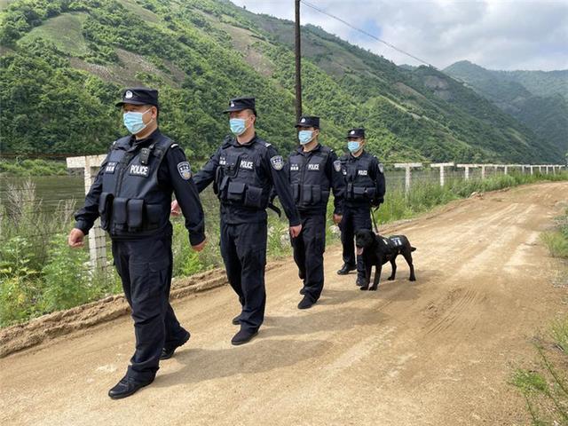 边防派出所民警图片